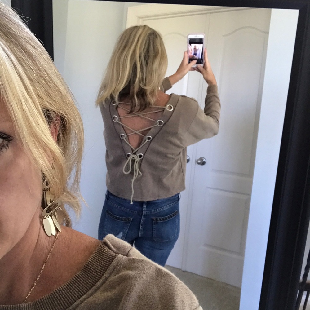 Olive/Brown Color Lace Up Back Top - Picture 4 of 8